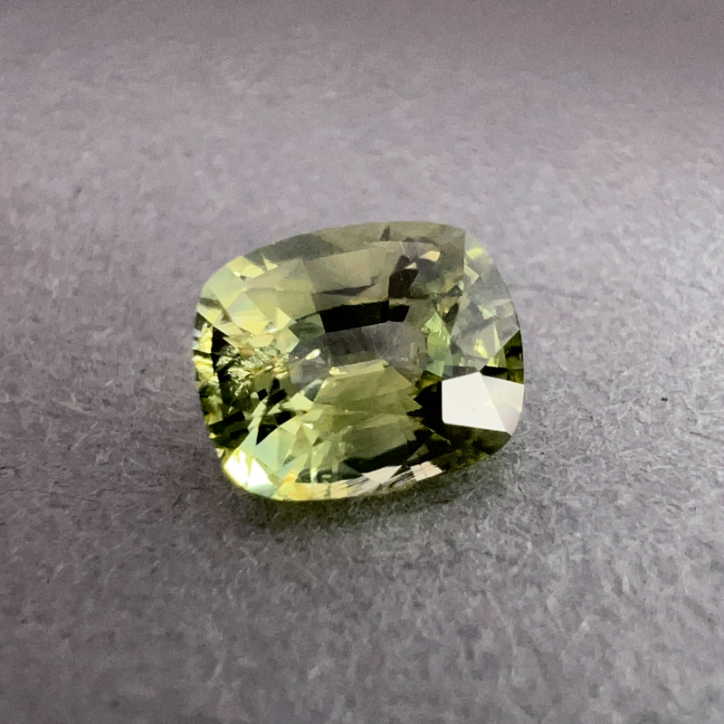 Green sapphire (SP108) Green sapphire (SP108)