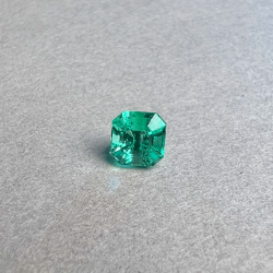 Ural emerald (EM105)