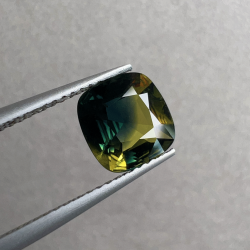 Parti-colored sapphire (SP114)