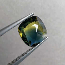 Parti-colored sapphire (SP114)