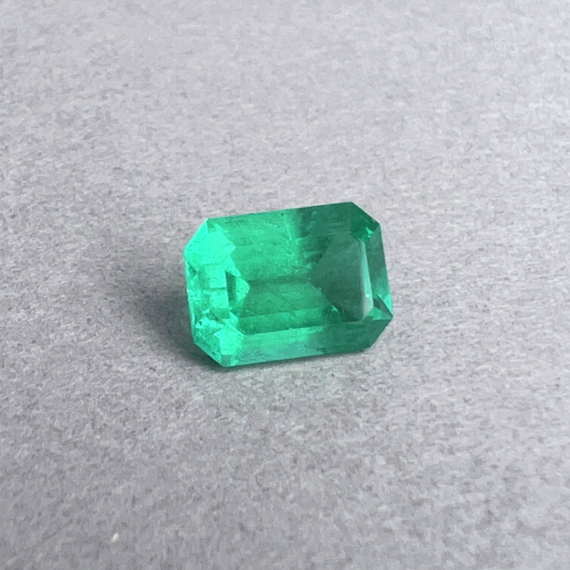 Ural emerald (EM104) Ural emerald (EM104)