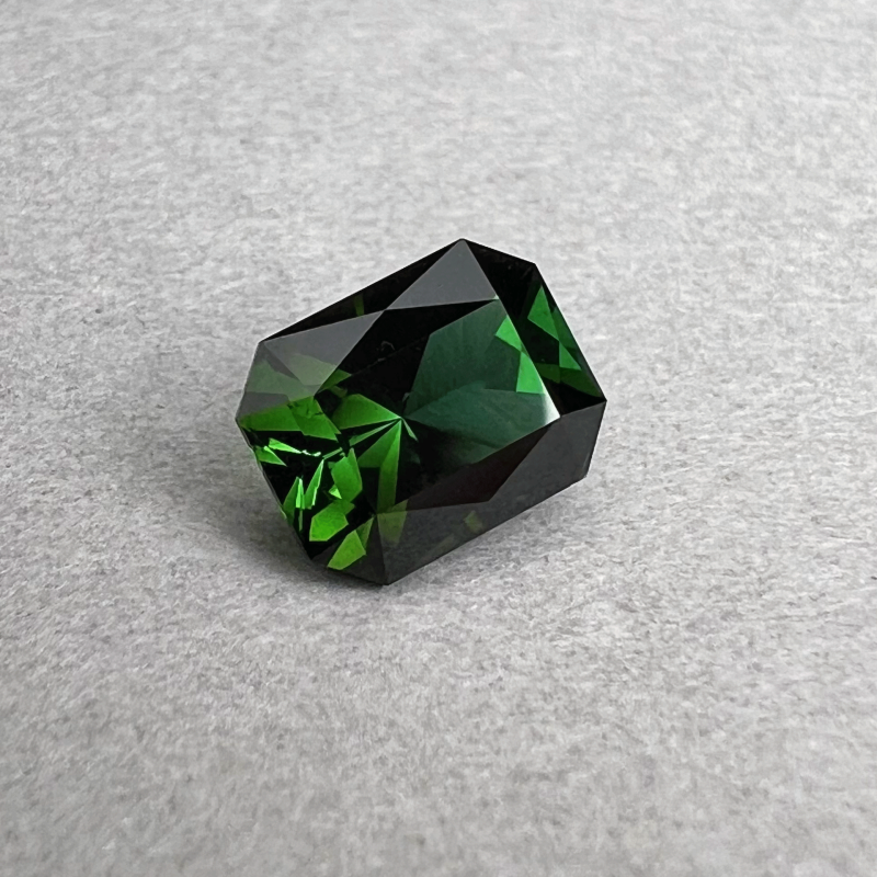 Deep green tourmaline (TR116) Deep green tourmaline (TR116)